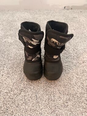 Stonz Black and Gray Camo Kids Snow Boots